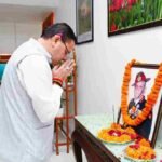 मुख्यमंत्री धामी ने भारत के प्रथम चीफ ऑफ डिफेंस स्टाफ, पद्म विभूषण से अलंकृत तथा उत्तराखंड के गौरव, जनरल बिपिन रावत की जयंती पर उनके चित्र पर श्रद्धा सुमन अर्पित कर भावपूर्ण स्मरण किया